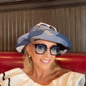 Meet your Posher, Suzanne